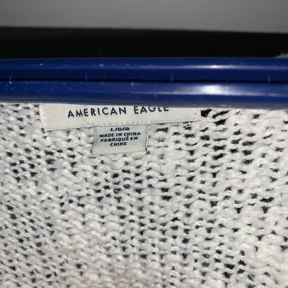 American Eagle Oversized V-Neck Sweater - Picture 2 of 2